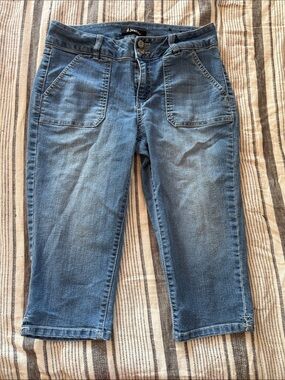 d. jeans Medium Blue Cropped Denim Capris